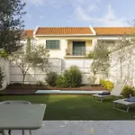 Villa Restelo Oasis By Clamaretreats